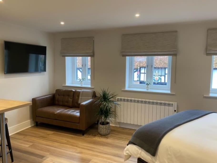 New Modern Studio Apartment Near To City Centre Salisbury Eksteriør billede